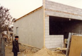 Budowa cukierni Tiramisu w Łomiankach. Rok 1997